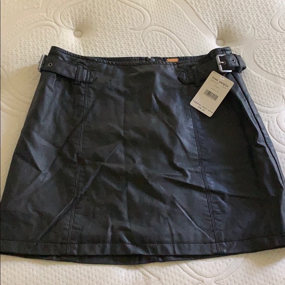 Black leather skirt - Picture 1 of 3